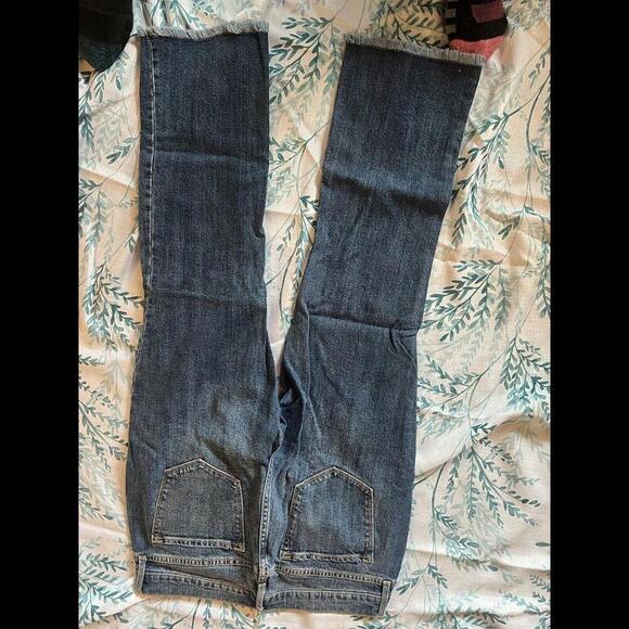 Old Navy Size 8 Flare Mid-Rise Jeans - Picture 3 of 4